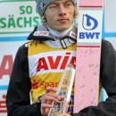 2017-10-03 FIS SGP 2017 Klingenthal Siegerehrung Dawid Kubacki Gesamt-GP Pokal